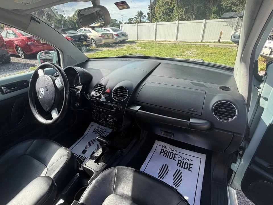 2010 Volkswagen New Beetle - Image 14 of 20