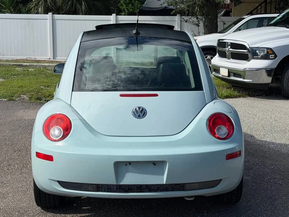 2010 Volkswagen New Beetle - Image 4 of 20