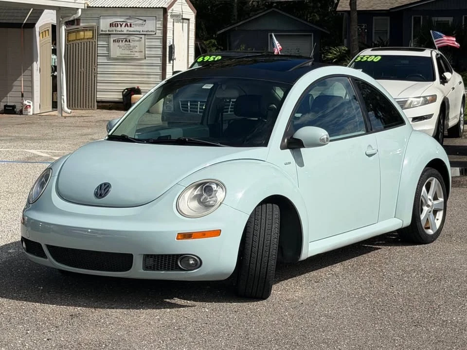 2010 Volkswagen New Beetle - Image 2 of 20