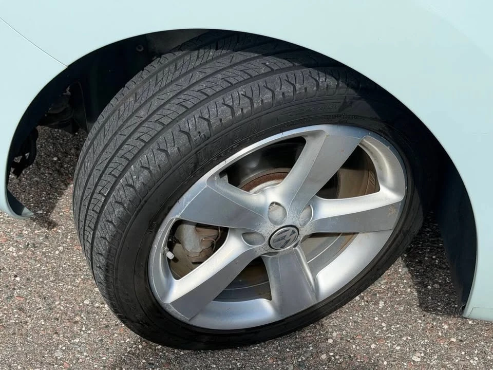 2010 Volkswagen New Beetle - Image 5 of 20