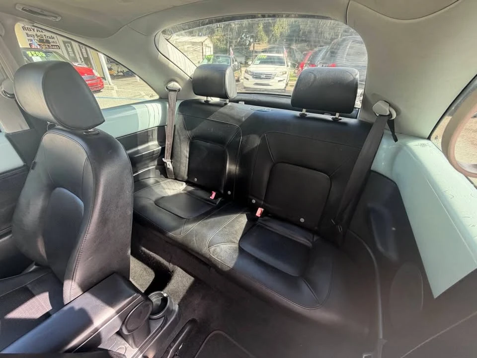 2010 Volkswagen New Beetle - Image 11 of 20