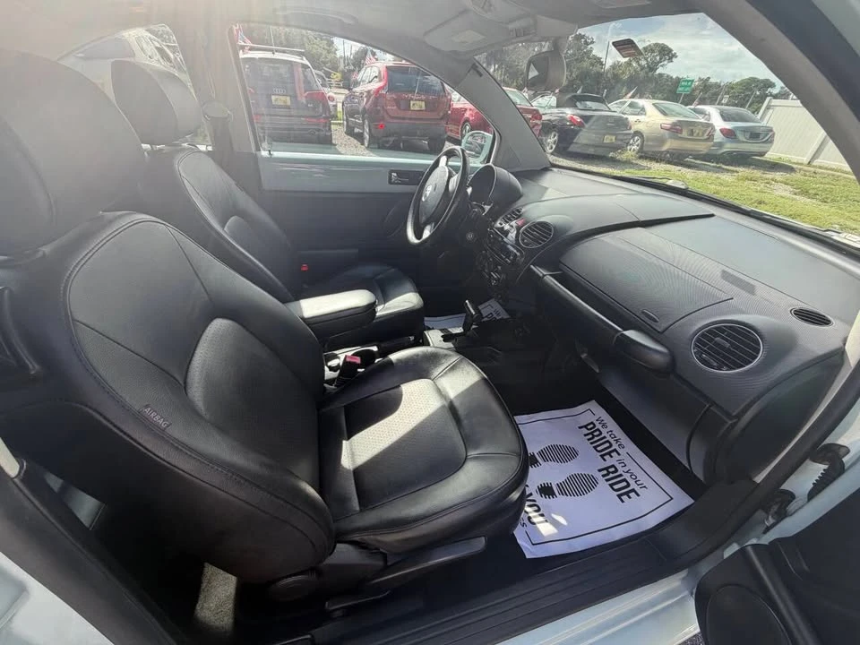 2010 Volkswagen New Beetle - Image 15 of 20