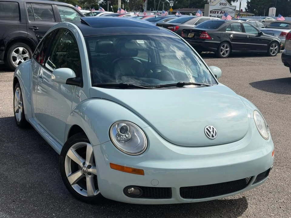 2010 Volkswagen New Beetle - Image 8 of 20
