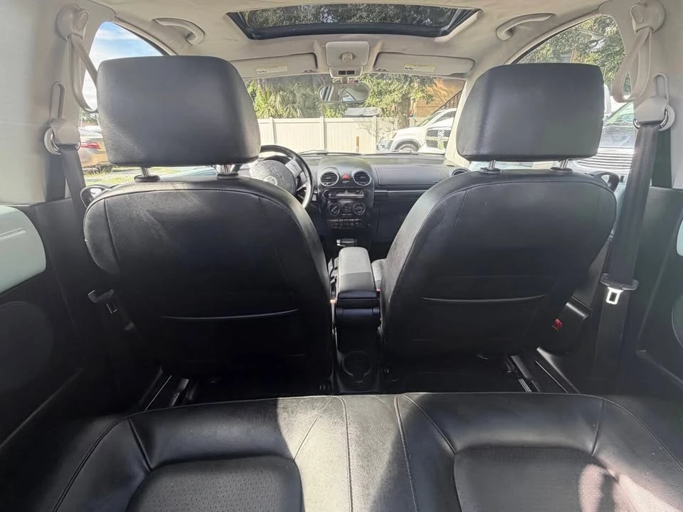 2010 Volkswagen New Beetle - Image 13 of 20