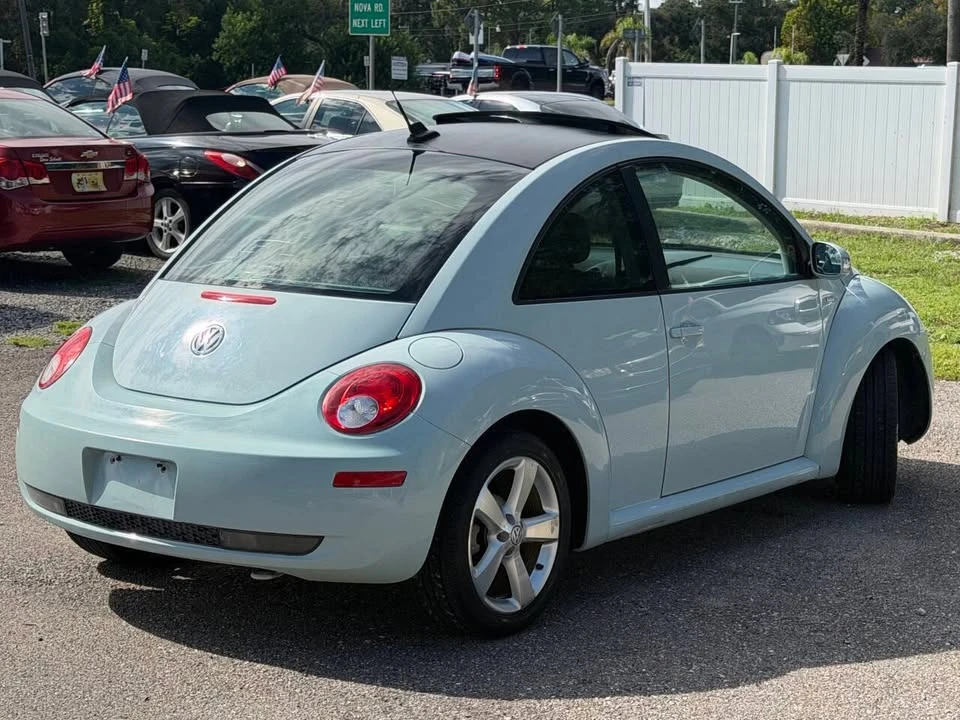 2010 Volkswagen New Beetle - Image 10 of 20
