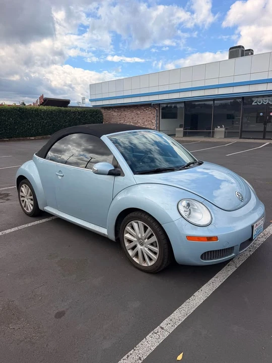2010 Volkswagen New Beetle - Image 2 of 10