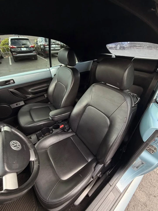 2010 Volkswagen New Beetle - Image 5 of 10