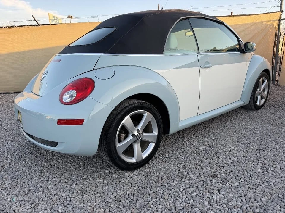 2010 Volkswagen New Beetle - Image 9 of 20
