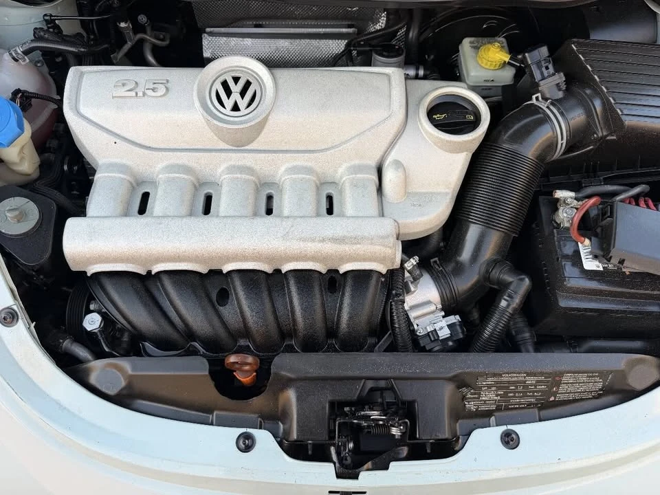 2010 Volkswagen New Beetle - Image 15 of 20