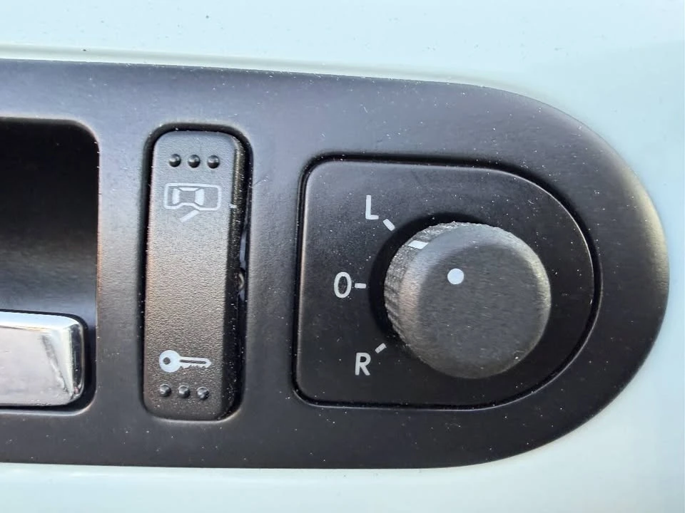 2010 Volkswagen New Beetle - Image 14 of 20