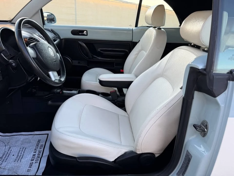 2010 Volkswagen New Beetle - Image 17 of 20