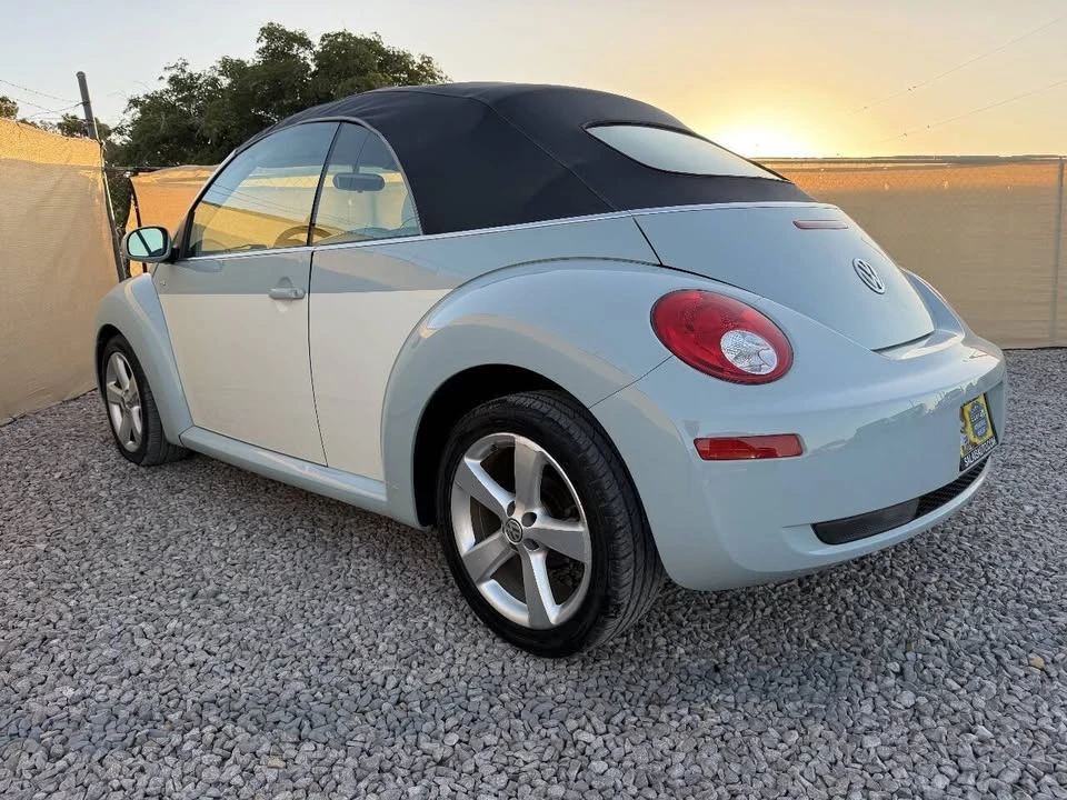 2010 Volkswagen New Beetle - Image 5 of 20