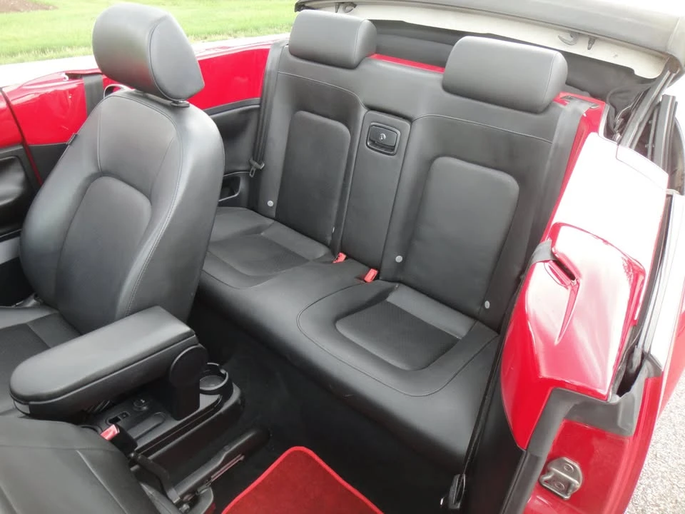 2010 Volkswagen New Beetle - Image 10 of 20