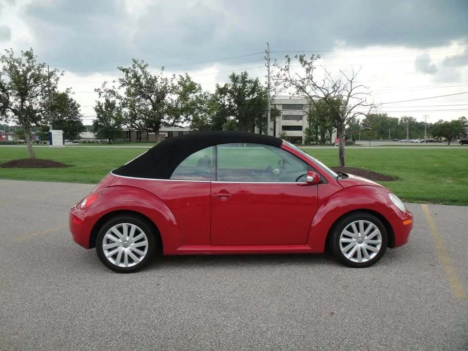 2010 Volkswagen New Beetle - Image 15 of 20