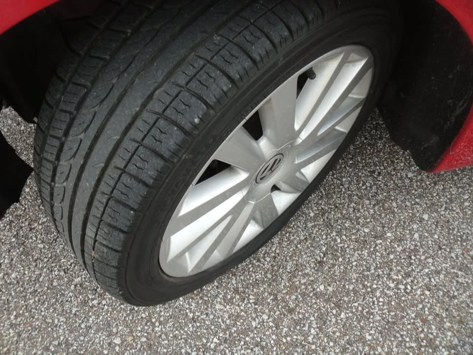 2010 Volkswagen New Beetle - Image 19 of 20