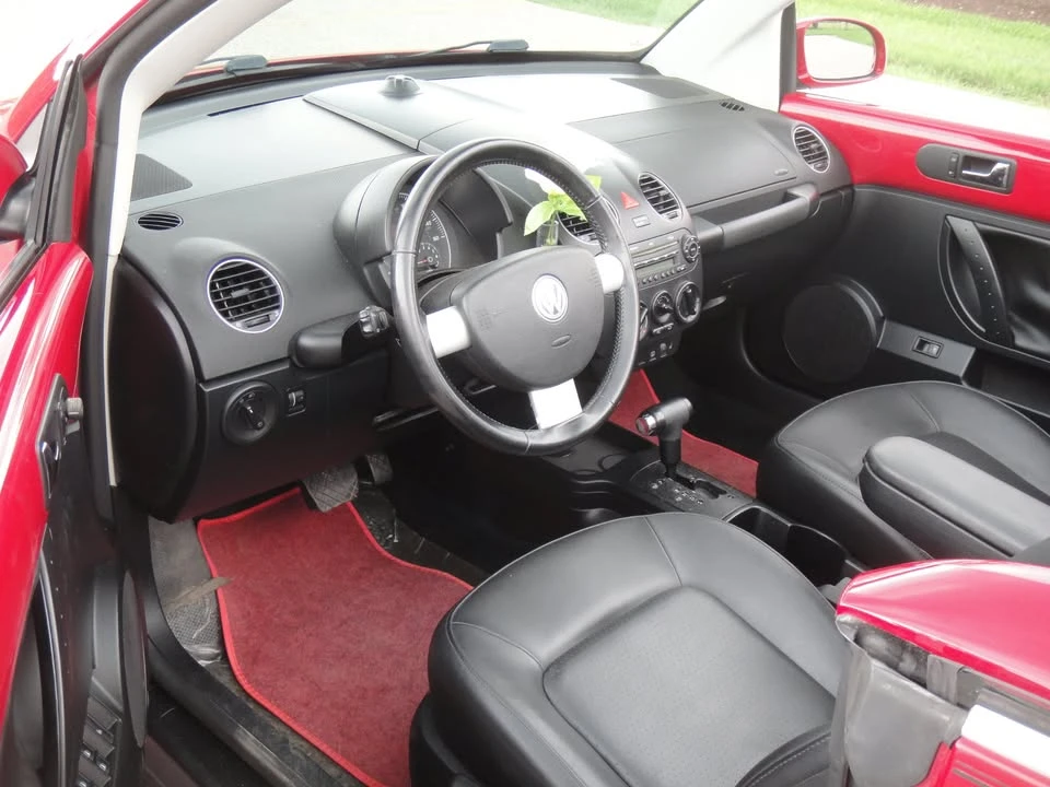 2010 Volkswagen New Beetle - Image 4 of 20