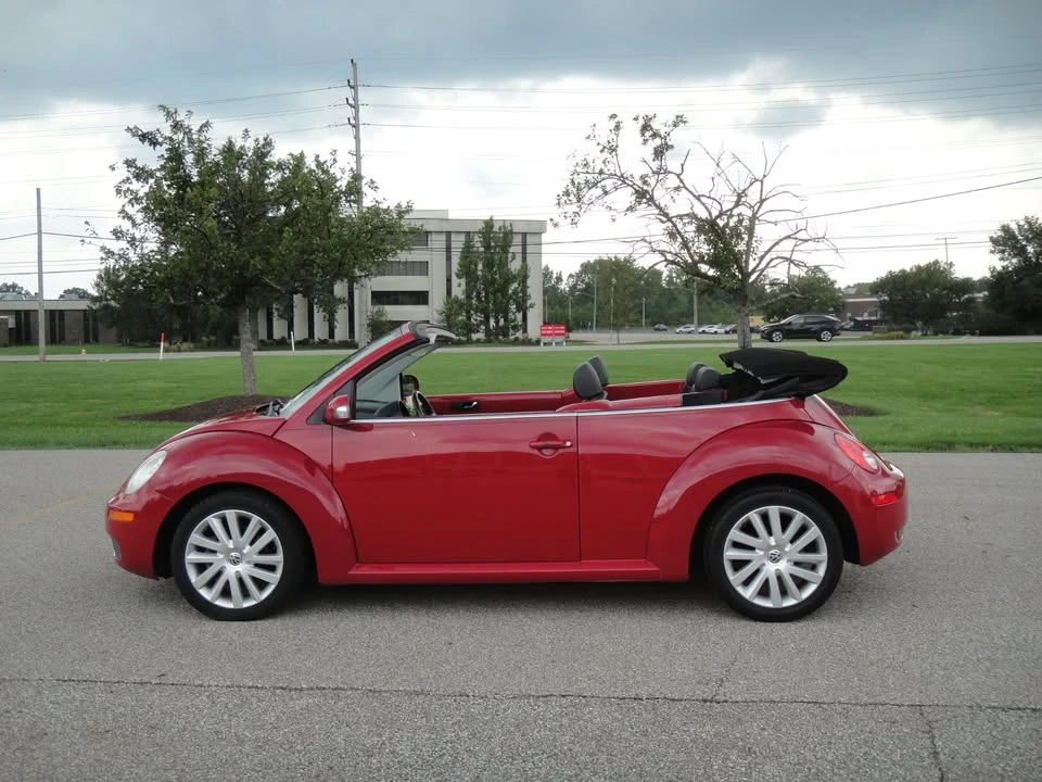 2010 Volkswagen New Beetle - Image 11 of 20