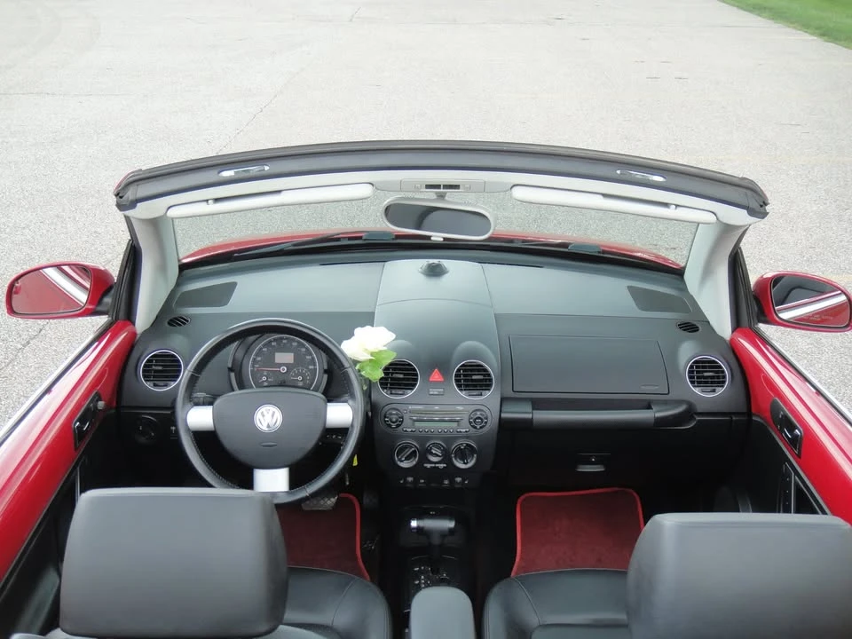 2010 Volkswagen New Beetle - Image 6 of 20