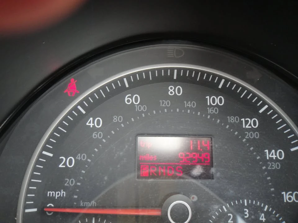 2010 Volkswagen New Beetle - Image 9 of 20