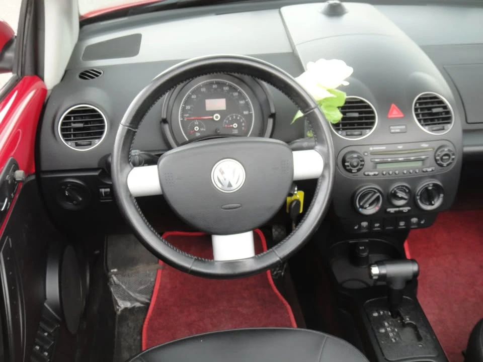 2010 Volkswagen New Beetle - Image 7 of 20