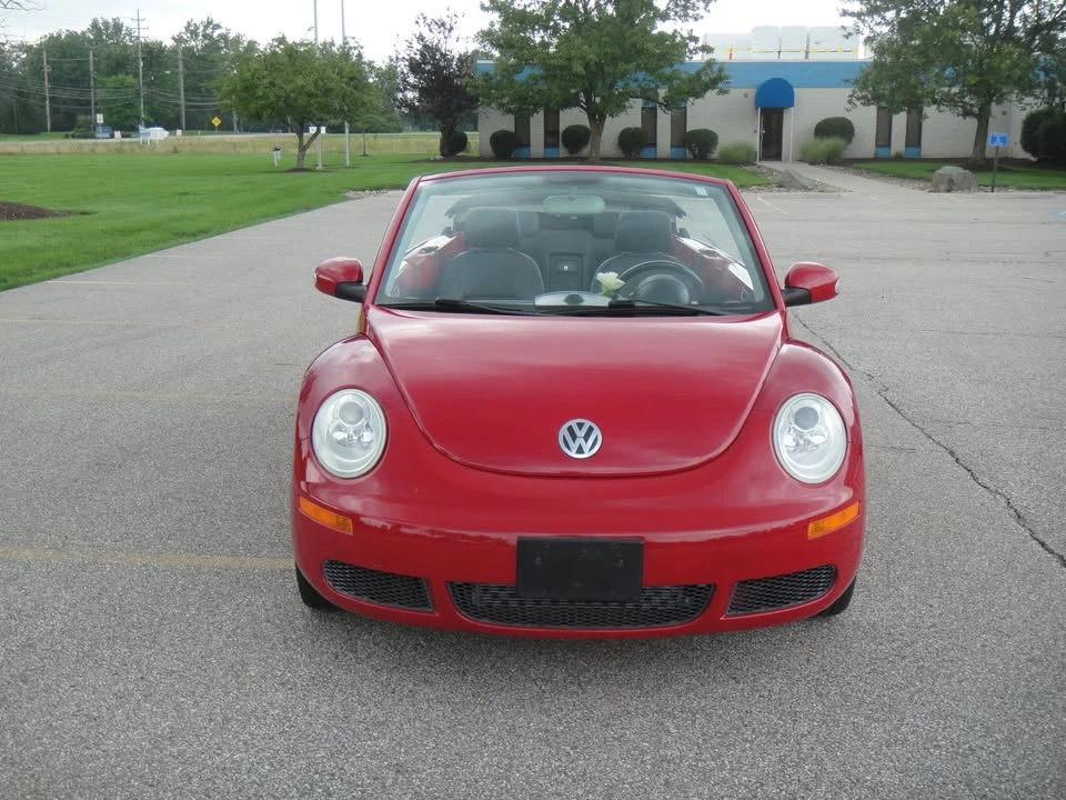 2010 Volkswagen New Beetle - Image 2 of 20