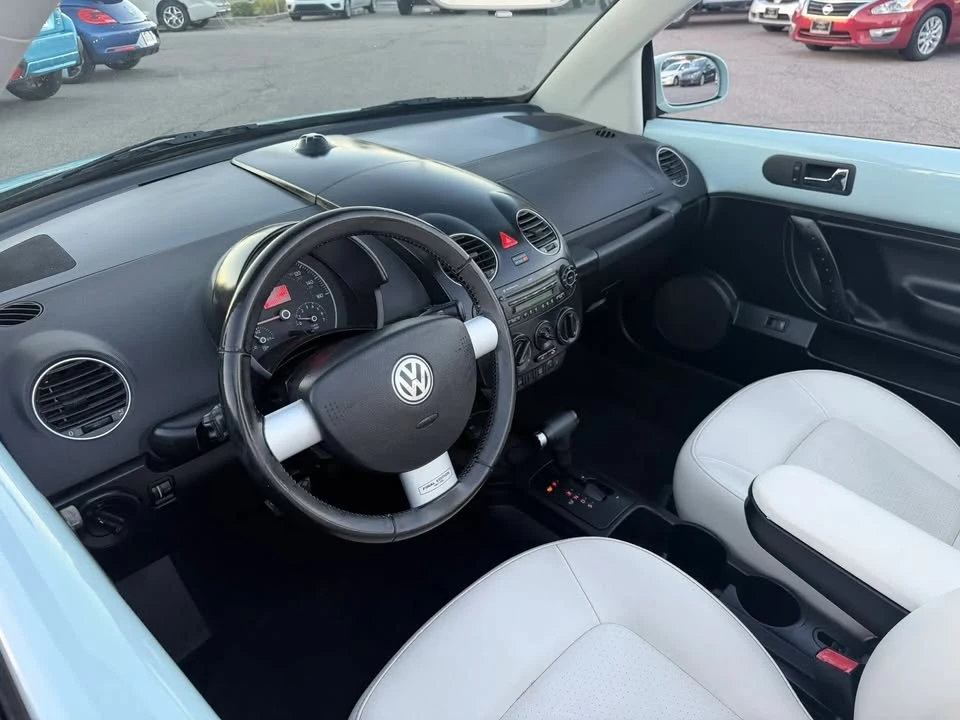 2010 Volkswagen New Beetle - Image 15 of 20