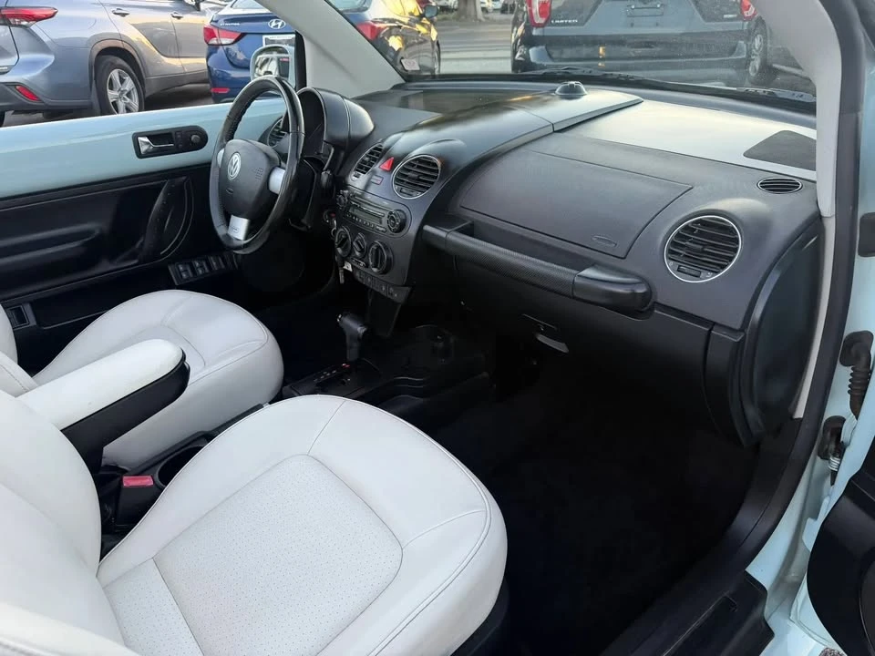 2010 Volkswagen New Beetle - Image 18 of 20
