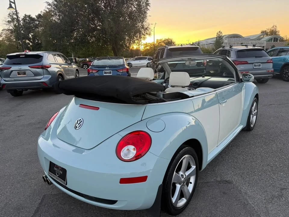 2010 Volkswagen New Beetle - Image 8 of 20