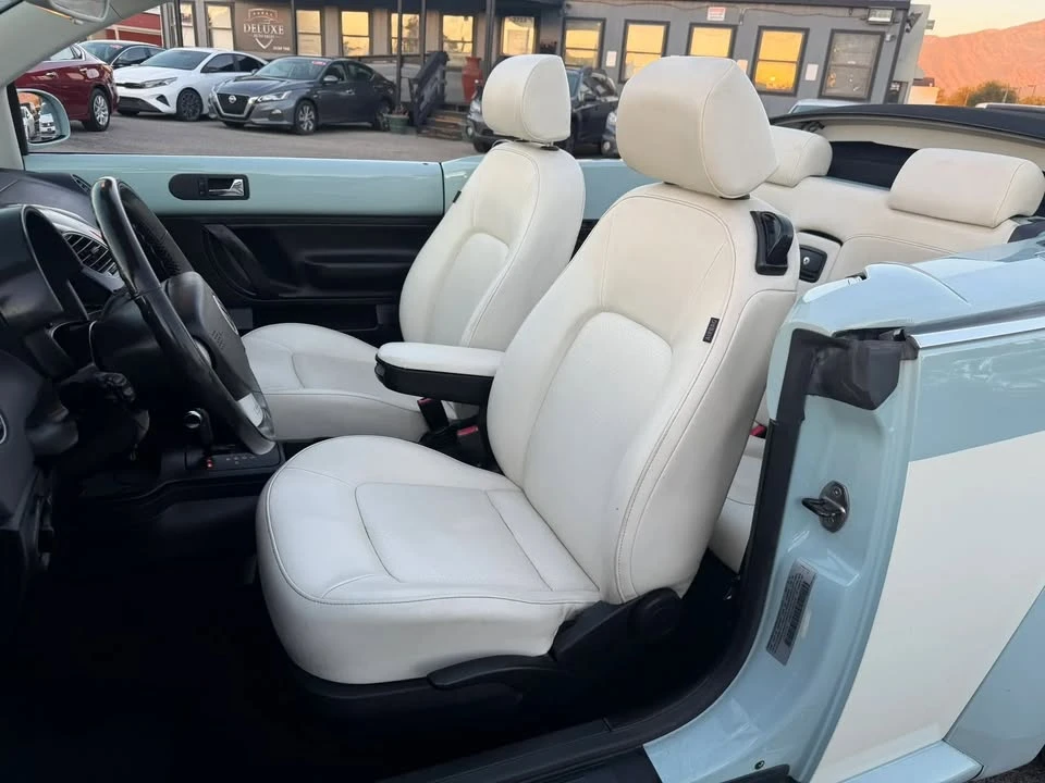 2010 Volkswagen New Beetle - Image 19 of 20