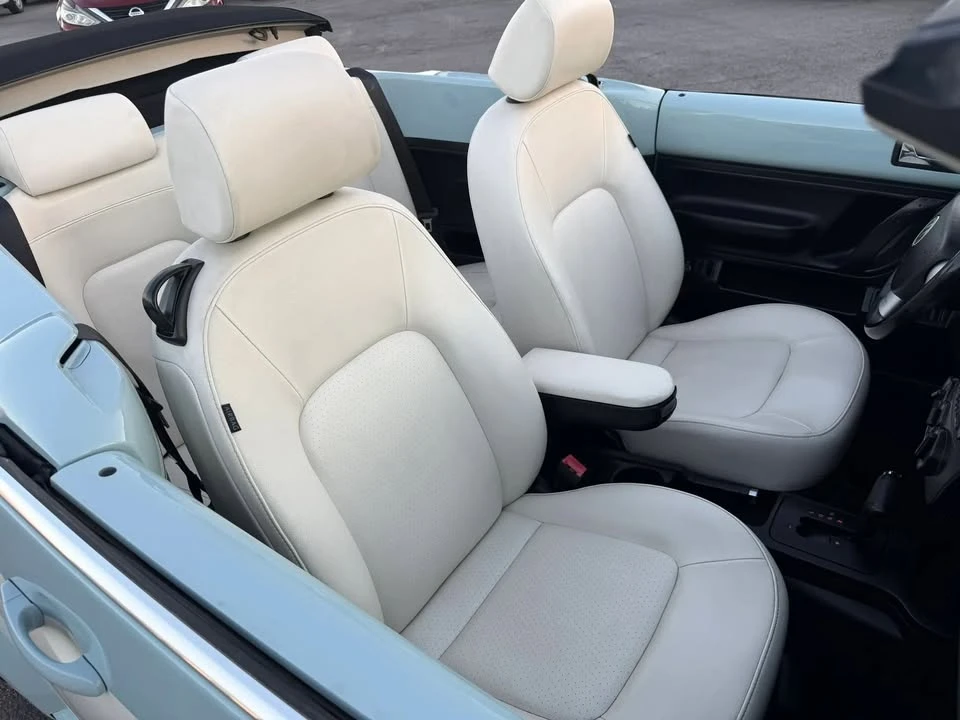 2010 Volkswagen New Beetle - Image 14 of 20