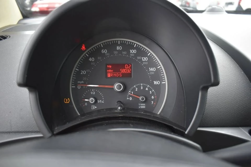 2010 Volkswagen New Beetle - Image 9 of 13