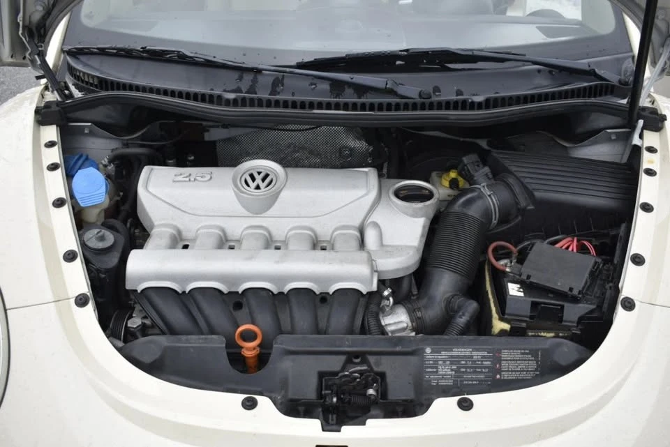 2010 Volkswagen New Beetle - Image 7 of 13