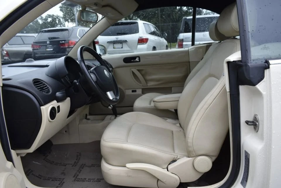 2010 Volkswagen New Beetle - Image 5 of 13