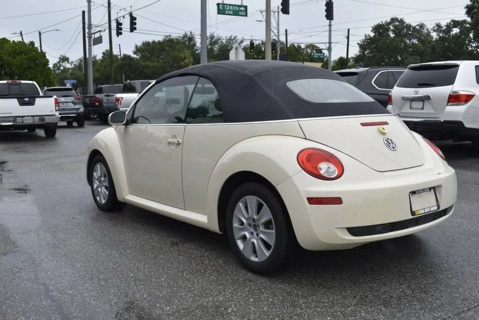 2010 Volkswagen New Beetle - Image 11 of 13