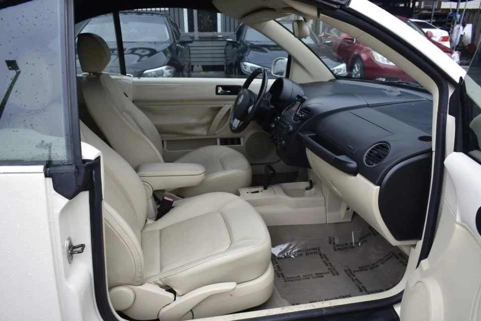 2010 Volkswagen New Beetle - Image 13 of 13