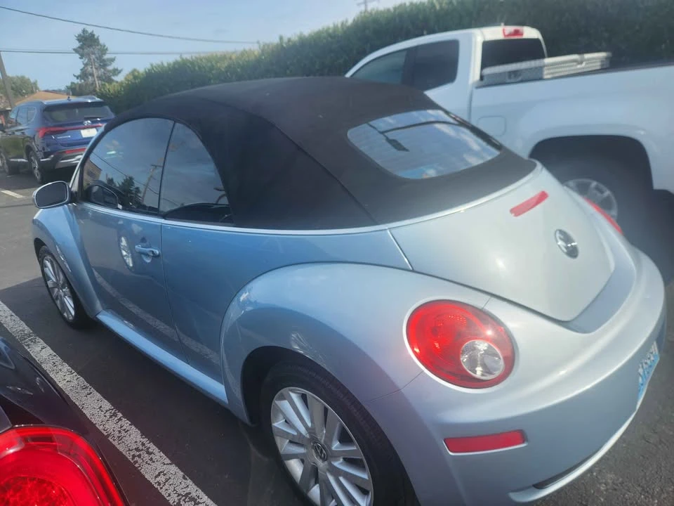 2010 Volkswagen New Beetle - Image 3 of 7
