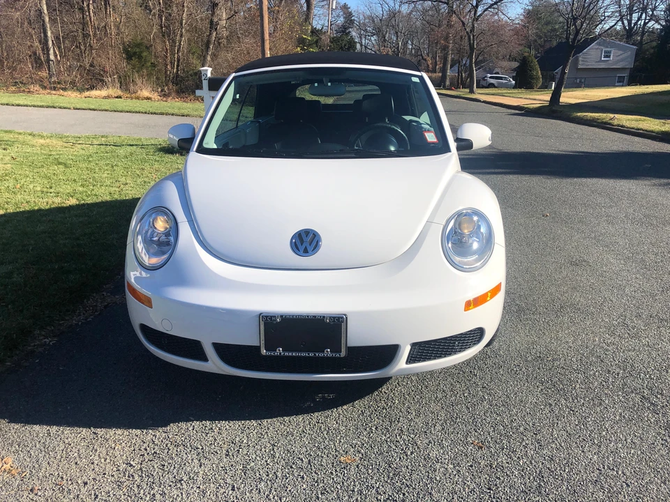 2010 Volkswagen New Beetle - Image 17 of 31
