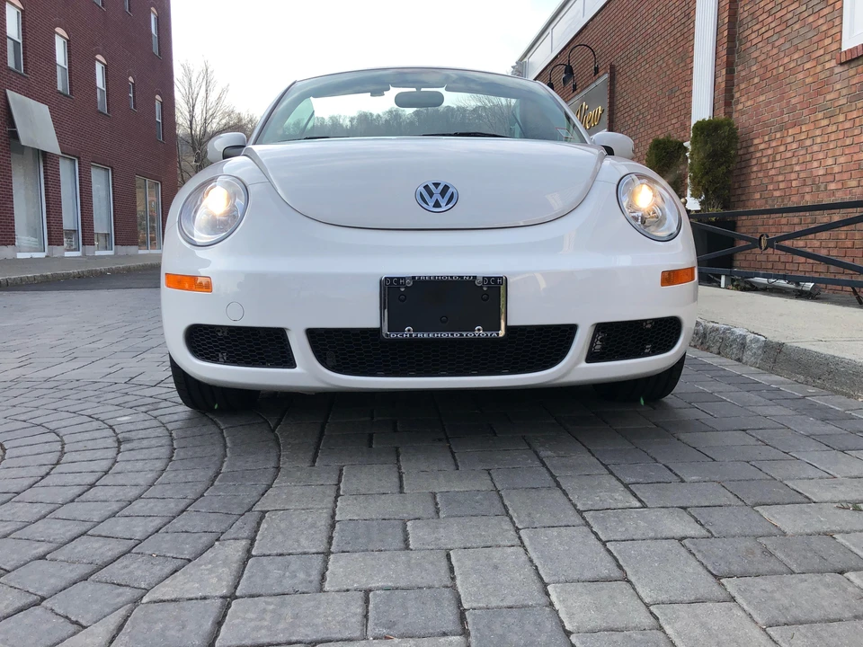 2010 Volkswagen New Beetle - Image 6 of 31