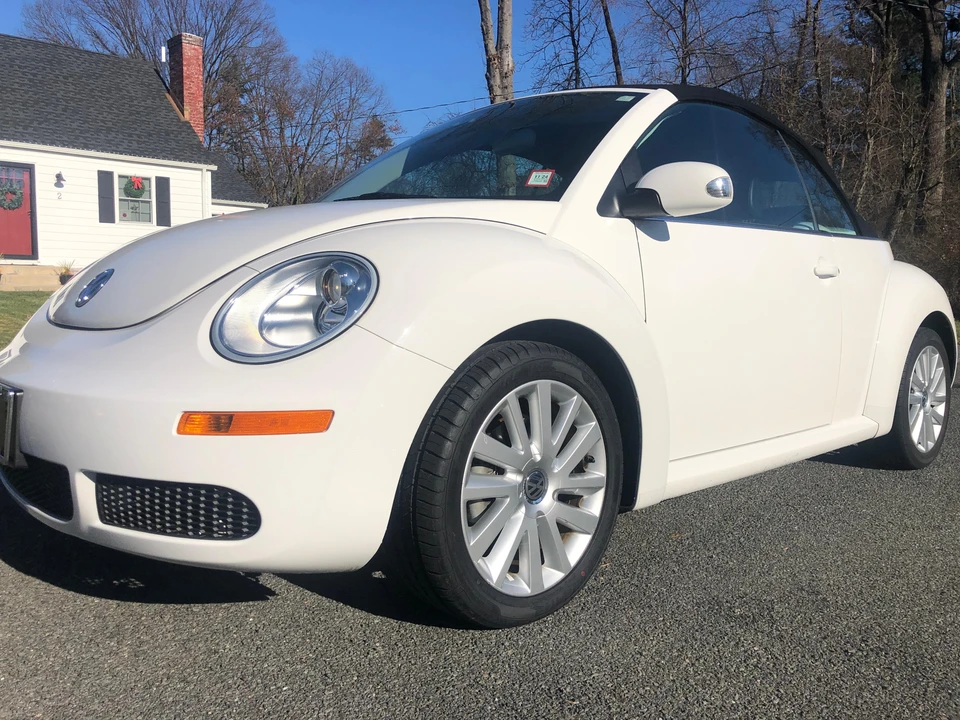2010 Volkswagen New Beetle - Image 19 of 31