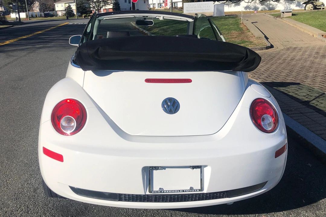 2010 Volkswagen New Beetle - Image 5 of 31