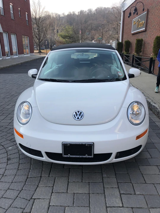 2010 Volkswagen New Beetle - Image 18 of 31