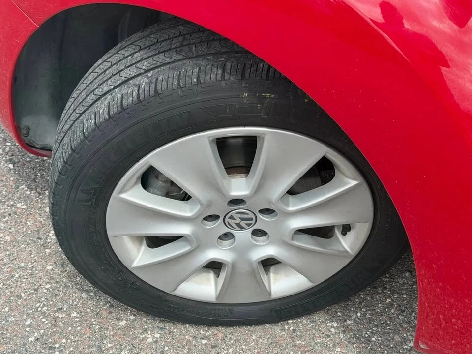 2010 Volkswagen New Beetle - Image 15 of 20