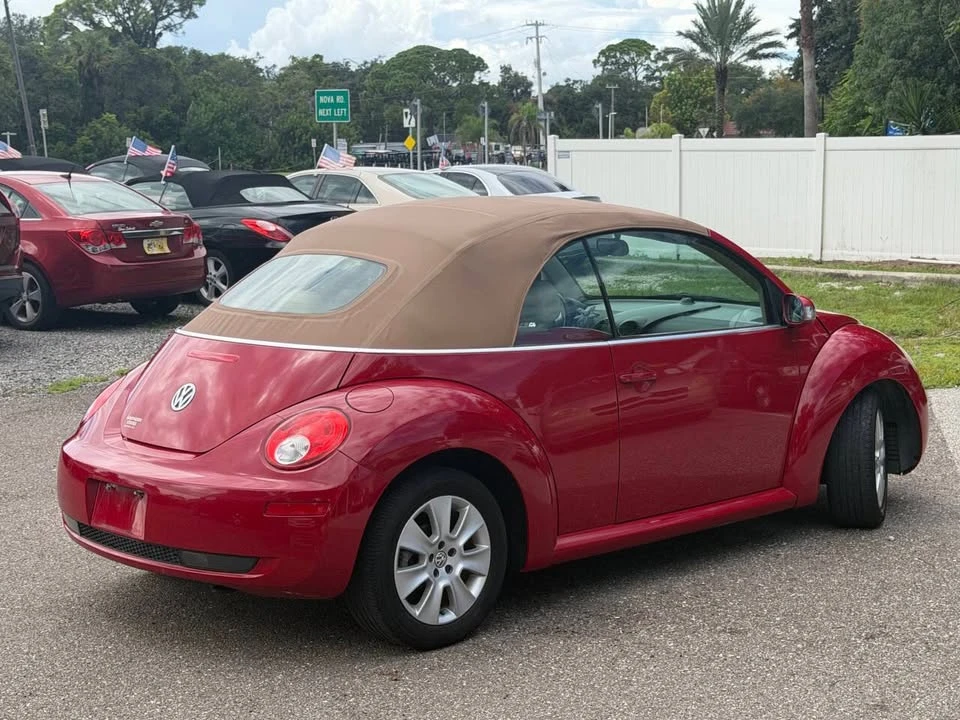 2010 Volkswagen New Beetle - Image 10 of 20