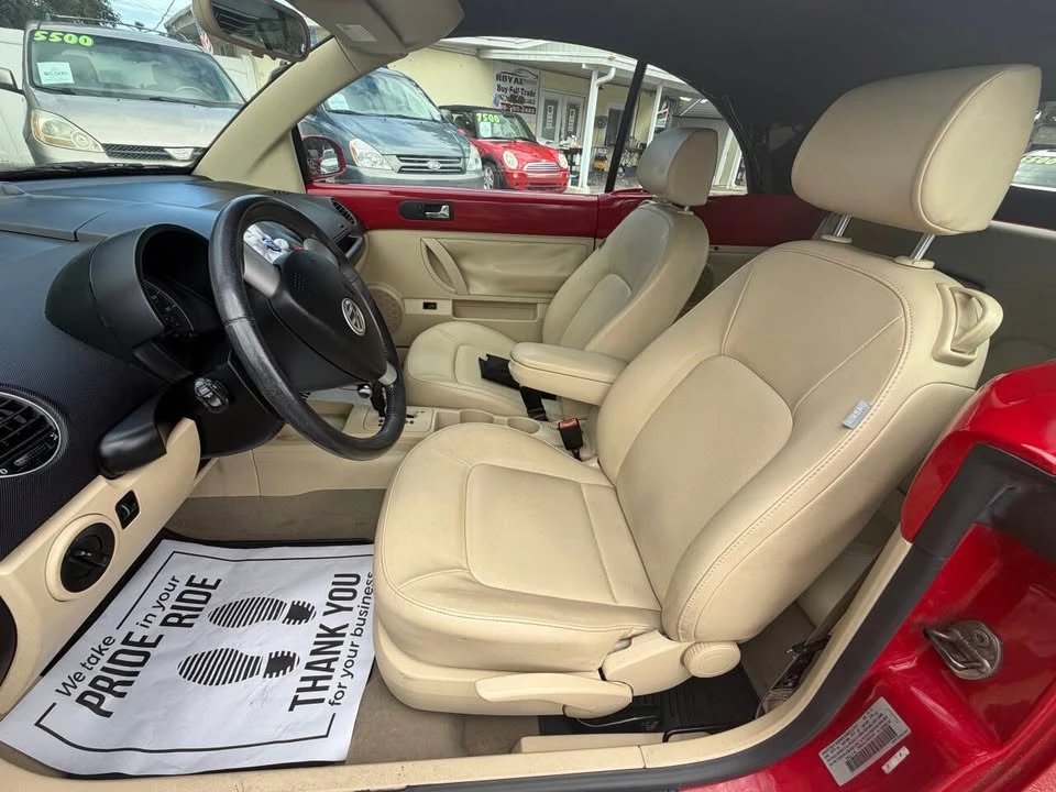 2010 Volkswagen New Beetle - Image 16 of 20