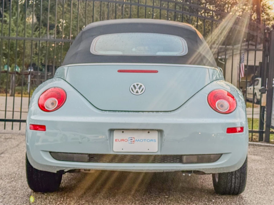 2010 Volkswagen New Beetle - Image 5 of 12