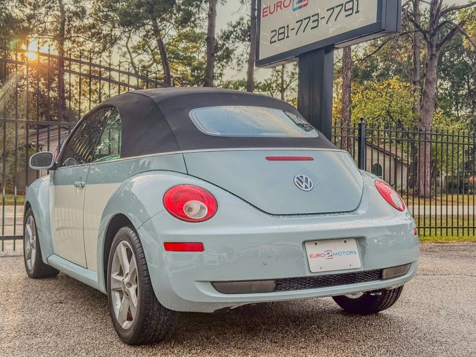2010 Volkswagen New Beetle - Image 6 of 12