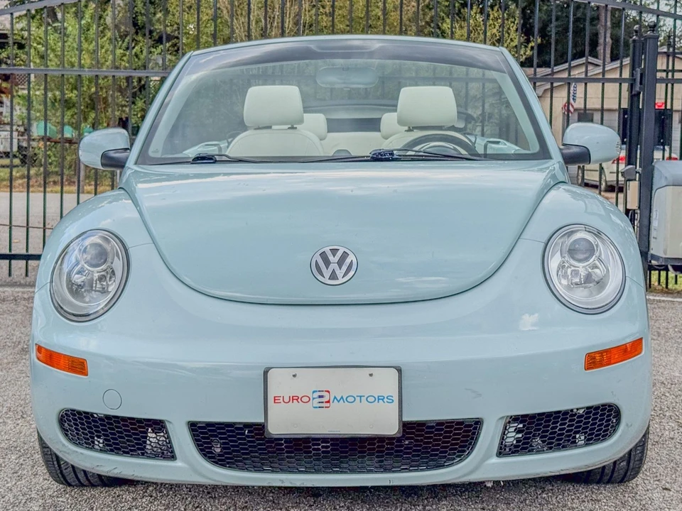 2010 Volkswagen New Beetle - Image 2 of 12