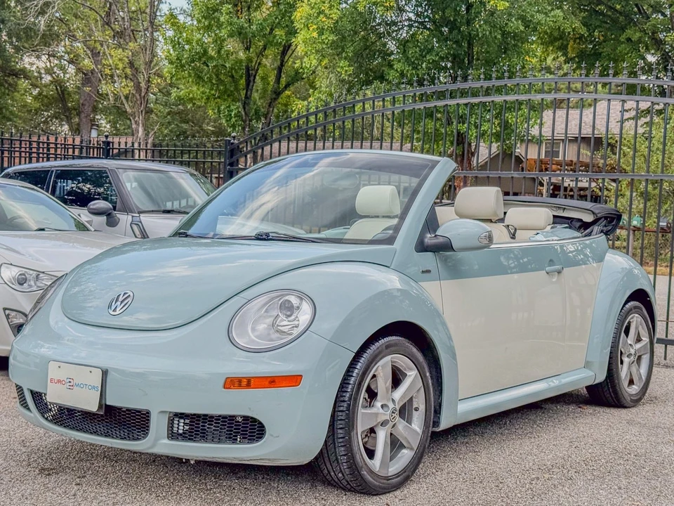 2010 Volkswagen New Beetle - Image 8 of 12