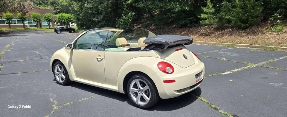 2010 Volkswagen New Beetle - Image 13 of 20