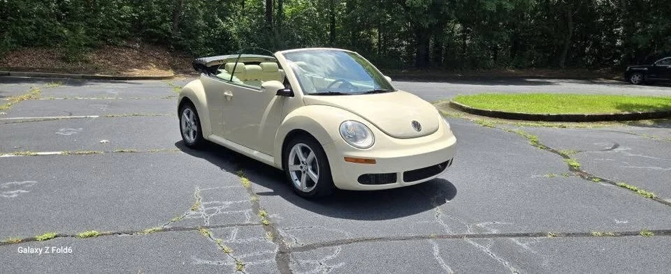 2010 Volkswagen New Beetle - Image 11 of 20